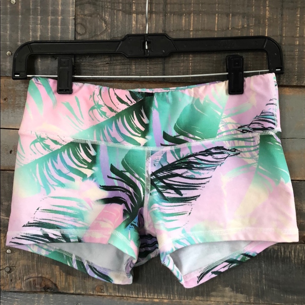 Palm Leaves Fleo Shorts